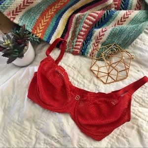 freya | 30e red bra ✨